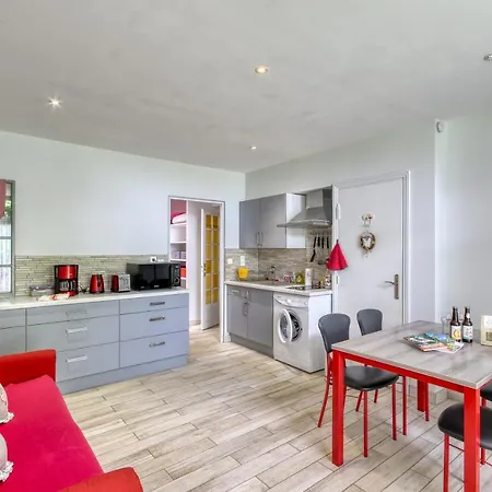 Le Les Chataignes Holiday home